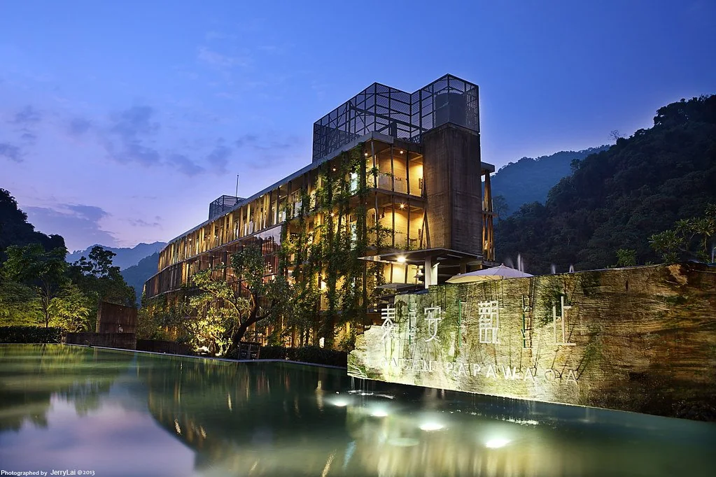 Onsen Papawaqa exterior beside its reflecting water in 2013
