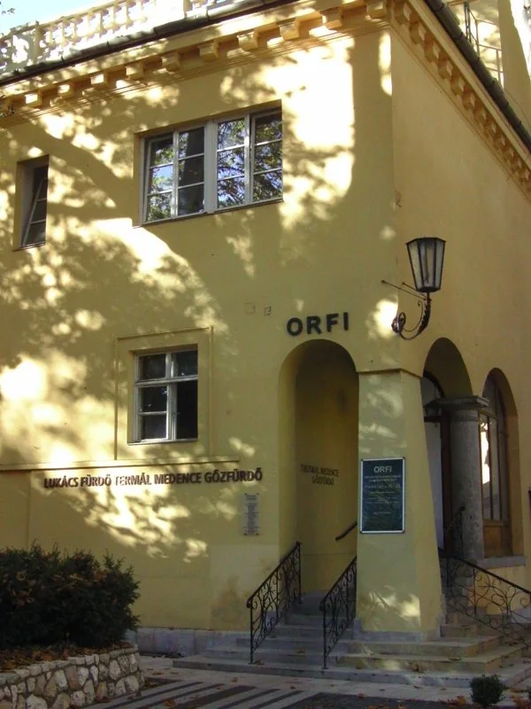 Bath entrance at Lukács Thermal Bath (archive photograph)