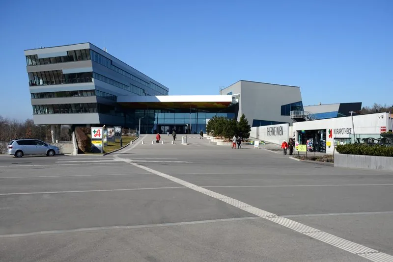 Entrance forecourt at Therme Wien (archive photograph)